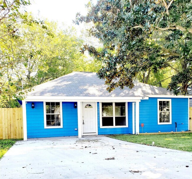 Building Photo - 6815 Sidney St