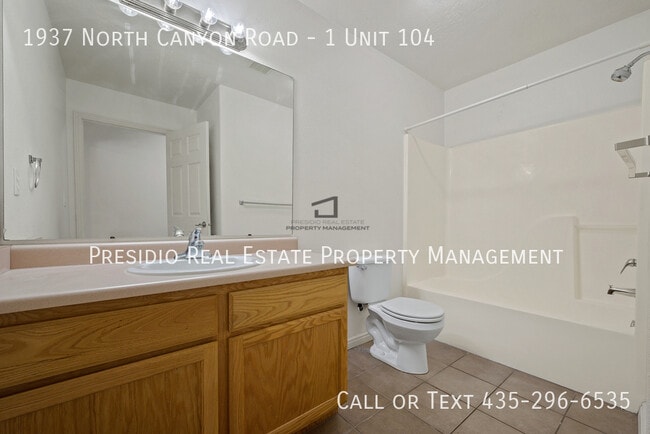 Building Photo - 1937 N Canyon Rd