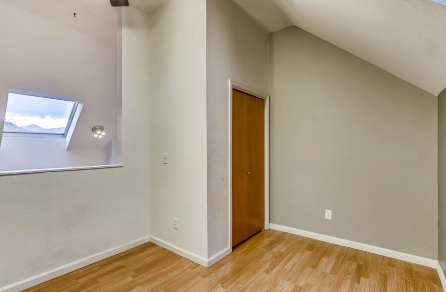 Loft, 2nd bedroom - 1085 Broadway St