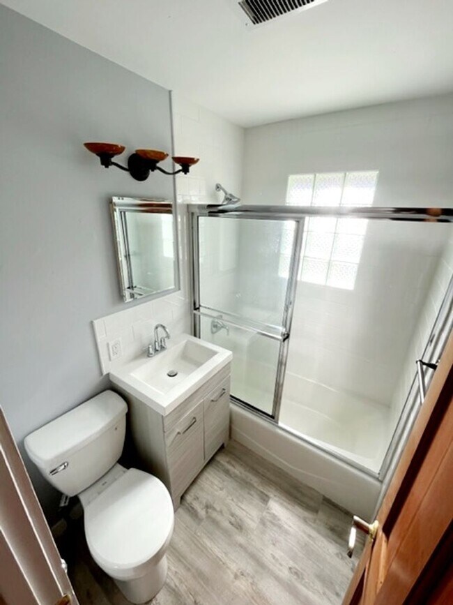 Building Photo - Available August 1, 2026 | PRE-LEASE 2 BED 1 BATH – Updated North Boulder Home Near Trails & Down...