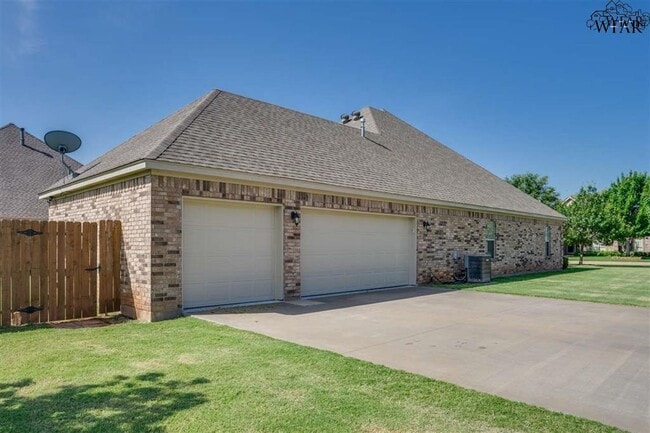 Building Photo - 8 Maplewood Ct