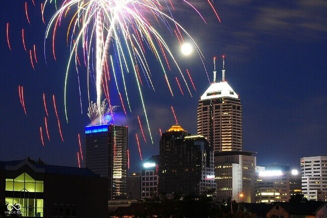 Building Photo - 592 E Vermont St