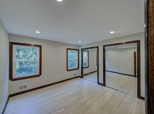 Building Photo - 17 Bauers Ln