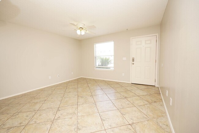 Building Photo - Two bed townhome in Bluewater with a Commu...