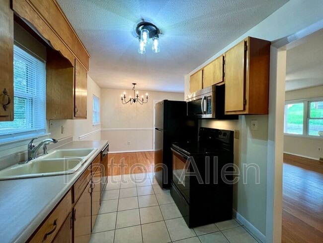 Building Photo - 14 Friendly Hollow