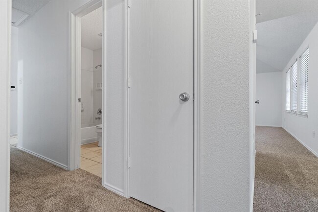 Building Photo - 202 Starlight Dr