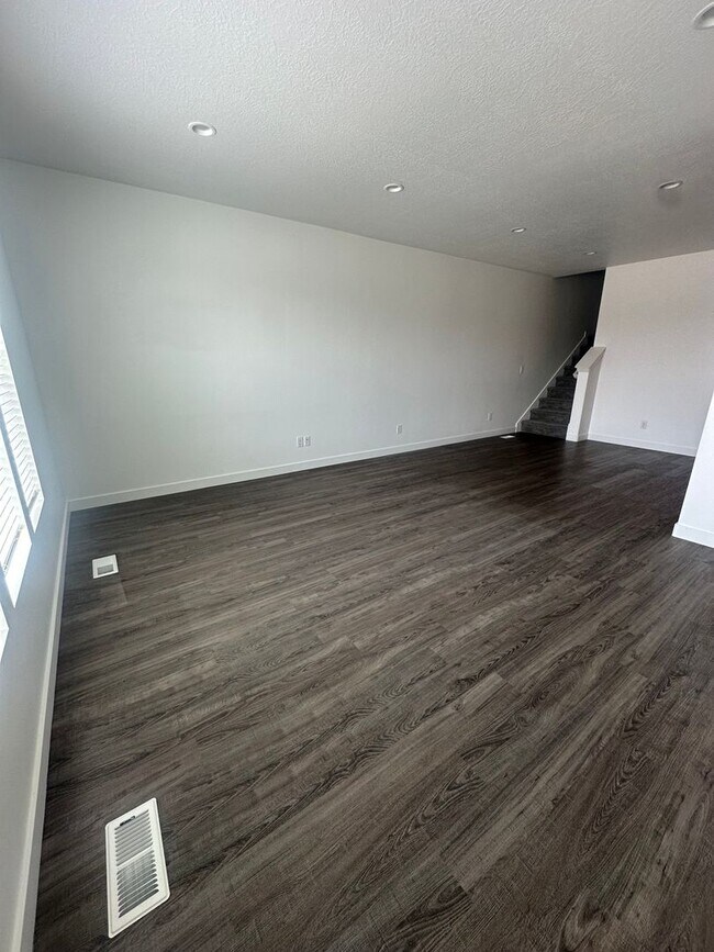 Building Photo - Gorgeous South Jordan Property!!!