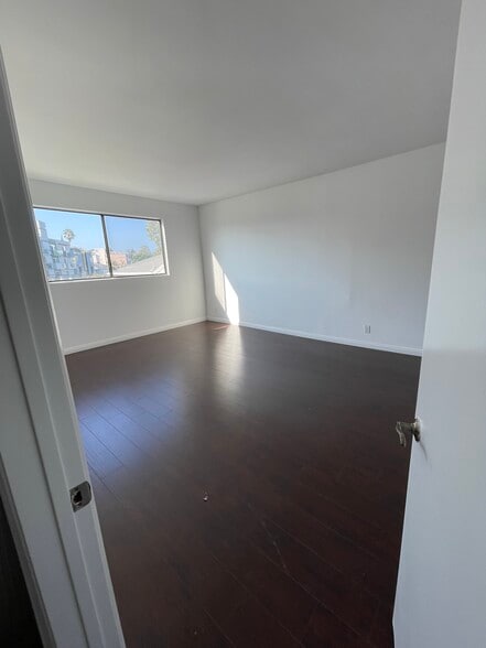 Building Photo - 2175 S Beverly Glen Blvd