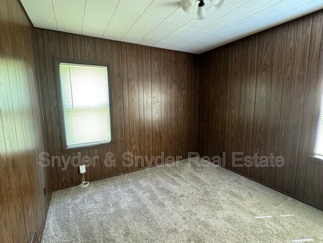 Building Photo - 349 St Leger Ave