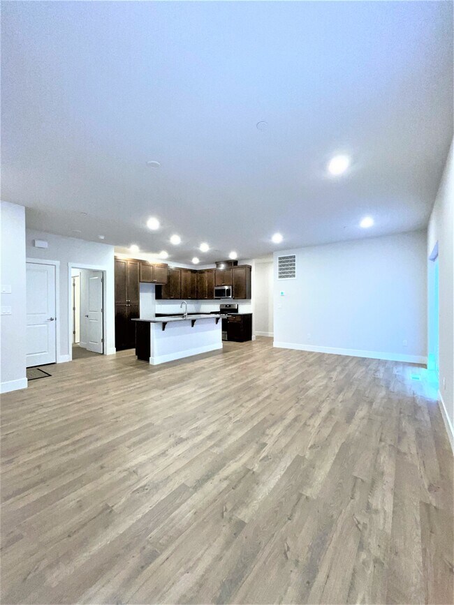 Building Photo - 18405 SW Buckhorn Dr