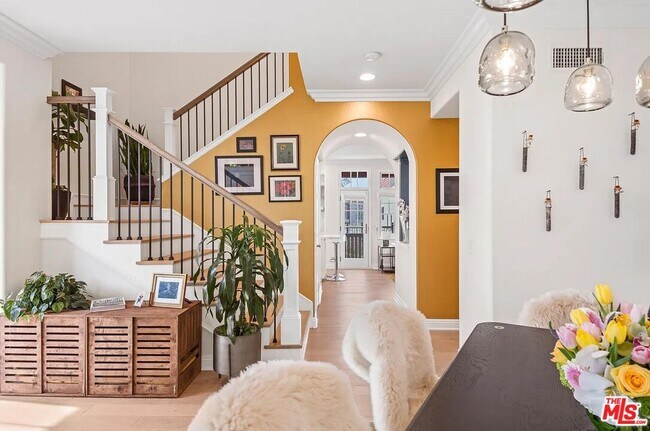 Building Photo - 2584 Bungalow Pl
