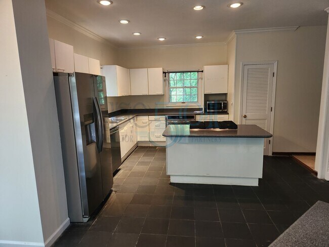 Building Photo - RARE exquisite home on acreage in the heart of West Little Rock!