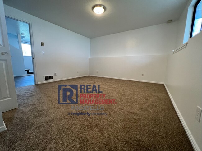 Building Photo - 1215 Cottage Ave