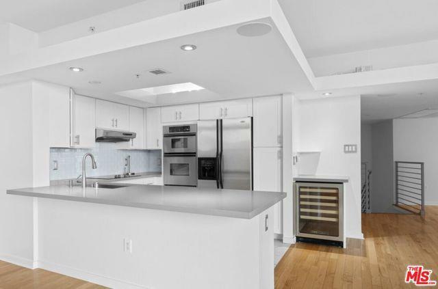 Building Photo - 13700 Marina Pointe Dr