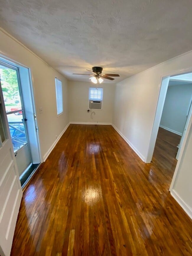 Building Photo - 1-Bedroom, 1-bathroom Apartment