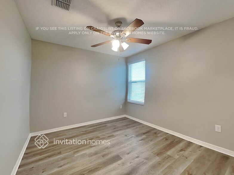 Building Photo - 10231 White Linen Ave