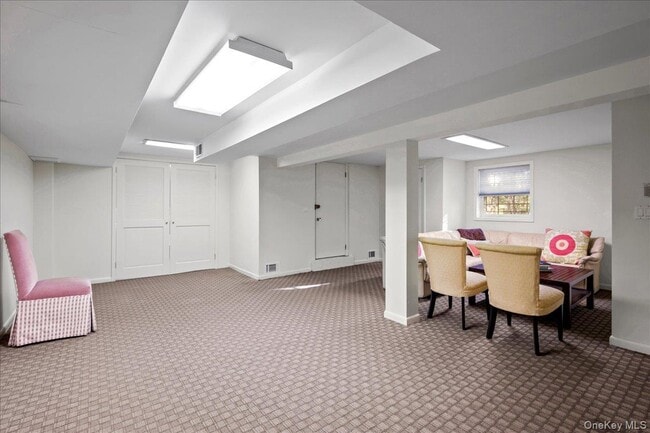 Building Photo - 9 Cherry Ln