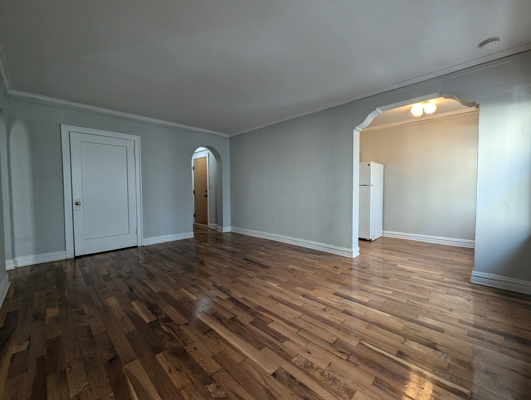 Building Photo - 429 W Roscoe St