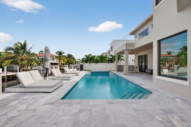 Building Photo - 785 NE 70th St