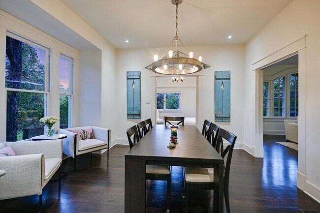 Building Photo - 1402 Windsor Rd