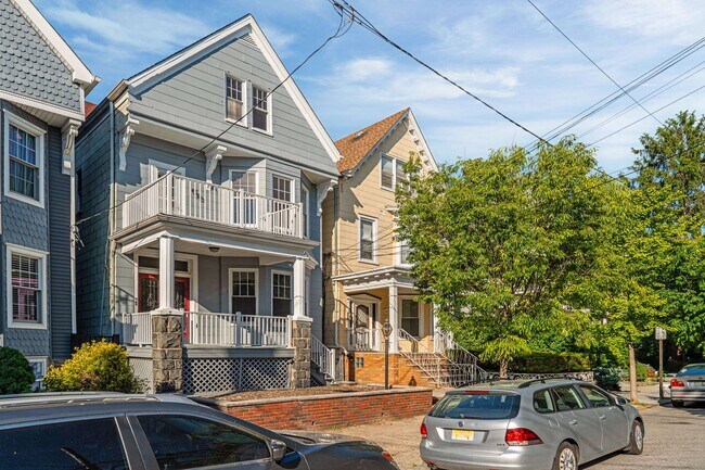 Building Photo - 42 Duer Pl