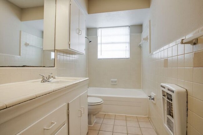 Building Photo - No Application Fees* $500 off 1st months r...
