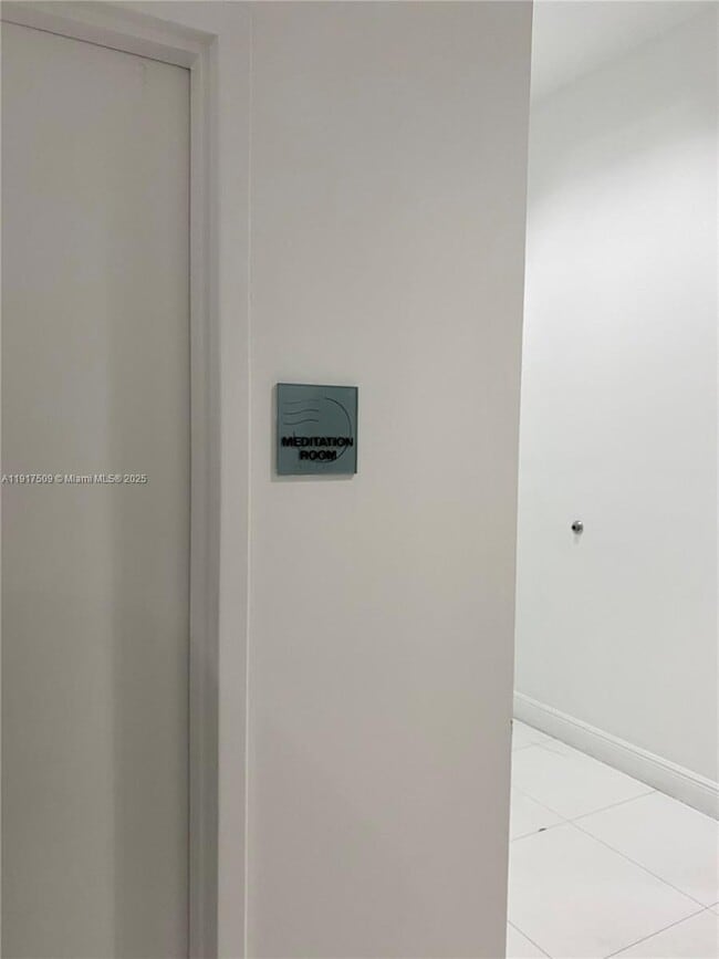 Building Photo - 350 S Miami Ave