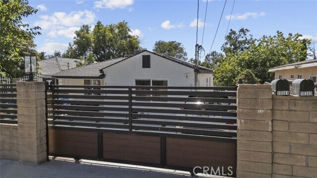 Building Photo - 10341 McClemont Ave