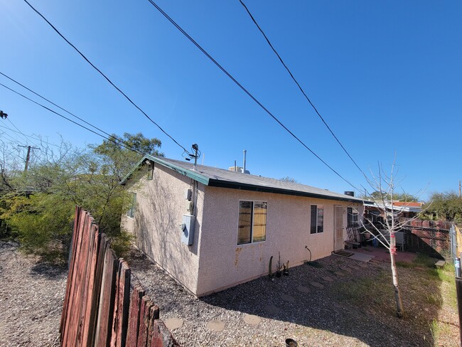 Yard and front door - 1048 E Lester St