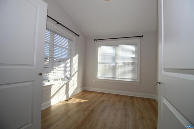 Building Photo - 147 Langley Dr