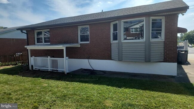 Building Photo - 2528 Summerson Rd