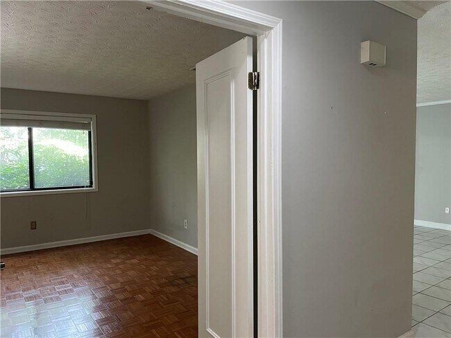 Building Photo - 906 Parkaire Crossing