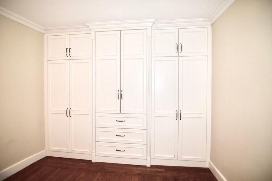 Building Photo - 33 Beacon St