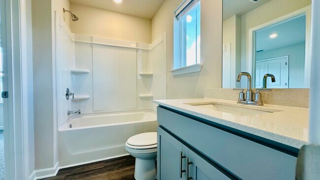 Building Photo - 690 Gabby Pt SW