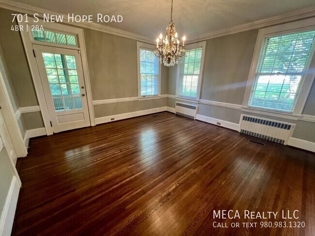 Building Photo - 701 S New Hope Rd