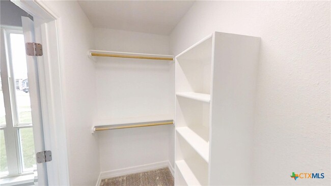 Building Photo - 809 Holliday Dr