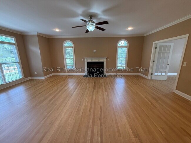 Building Photo - 1016 Longhorn Ct