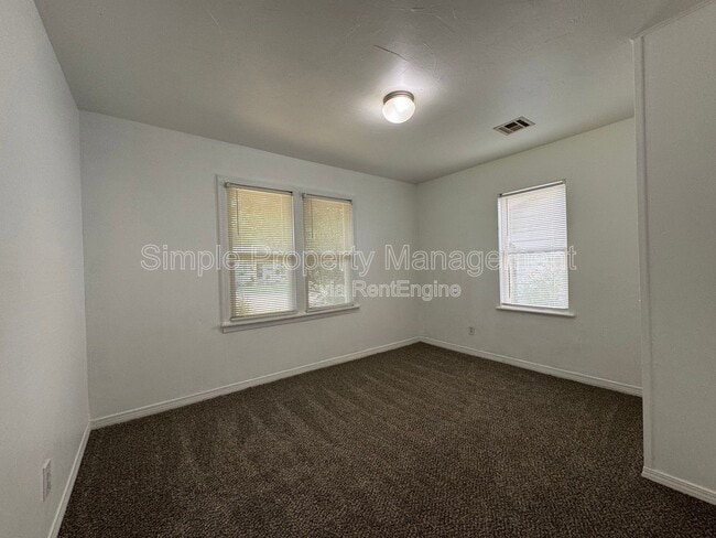Building Photo - 1108 W Apache St