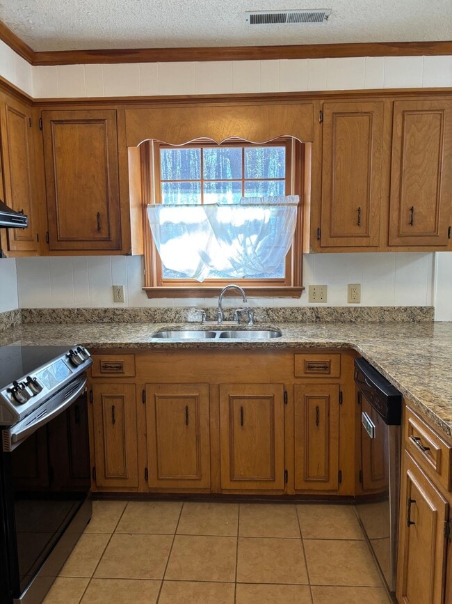 Building Photo - 1460 Crowndale Dr