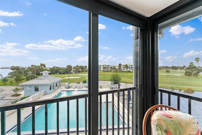 Building Photo - 40 NE Plantation Rd