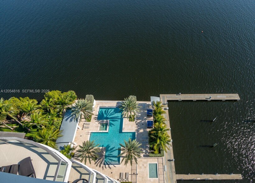 Building Photo - 17301 Biscayne Blvd