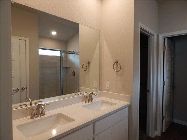 Building Photo - 126 Fairmeadow Downs Dr