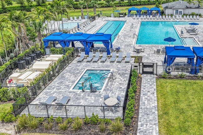 Building Photo - 5910 Via Delray Blvd