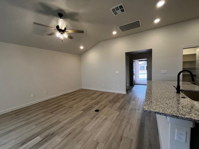 Building Photo - 2016 Cottonwood Ave