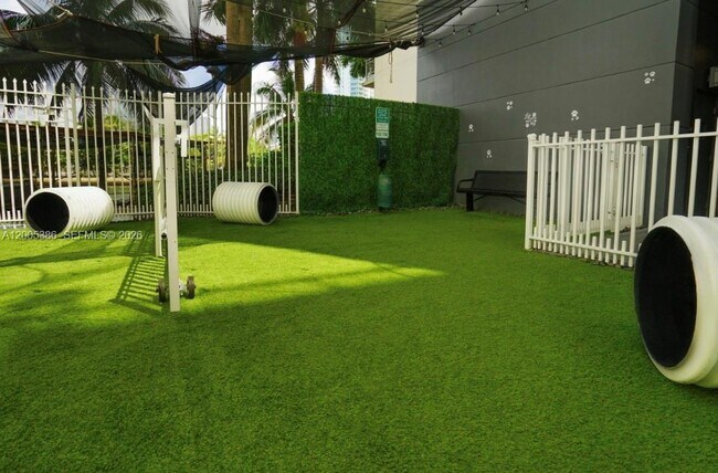 Building Photo - 690 SW 1st Ct