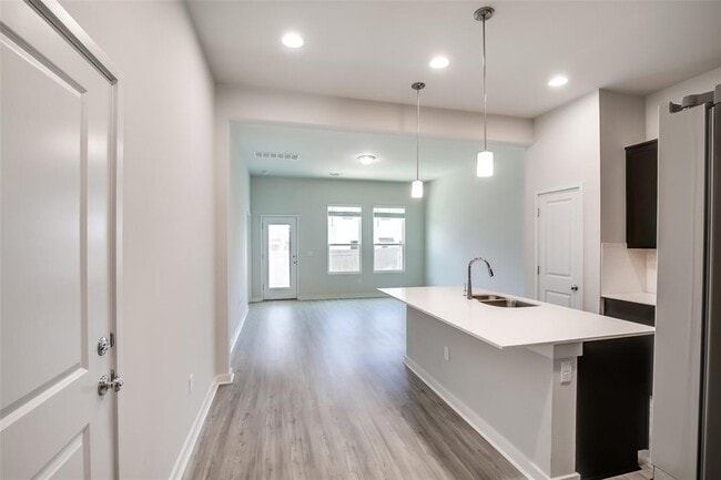 Building Photo - 15107 Forum Ave