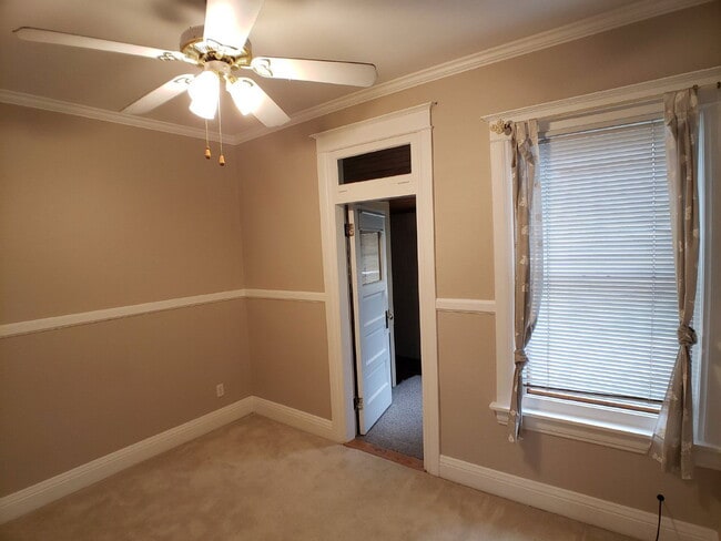 Building Photo - 123 E Exposition Ave