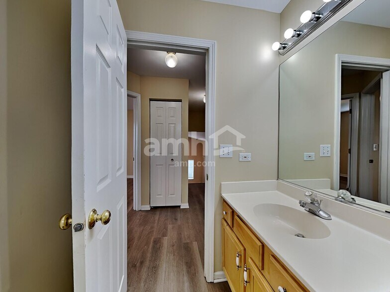 Building Photo - 388 Pheasant Chase Dr