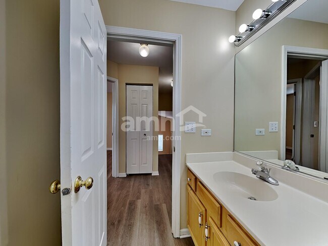 Building Photo - 388 Pheasant Chase Dr