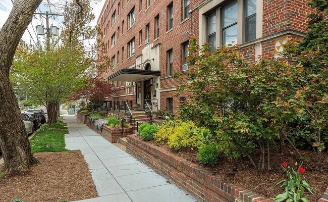Building Photo - 1365 Kennedy St NW